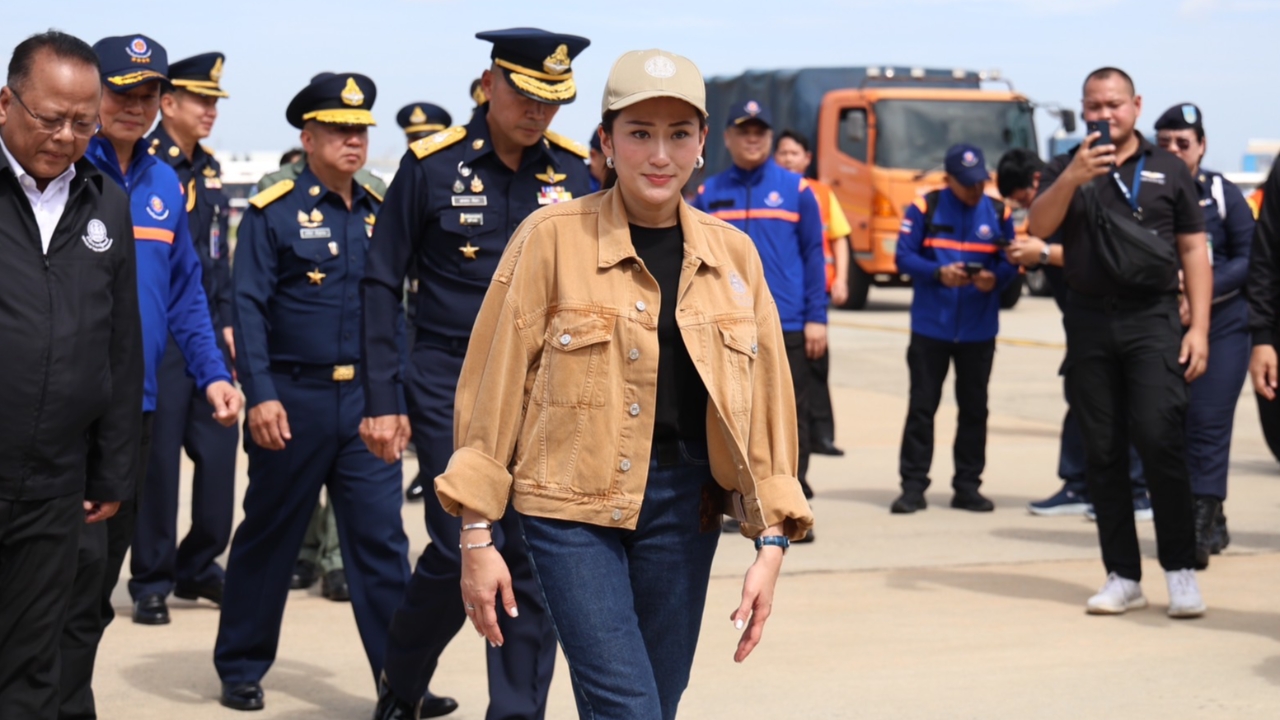 นายกฯ ส่งมอบของช่วยชาวเชียงราย “ในหลวง-พระราชินี” พระราชทานเครื่องฉีดน้ำแรงดันสูง