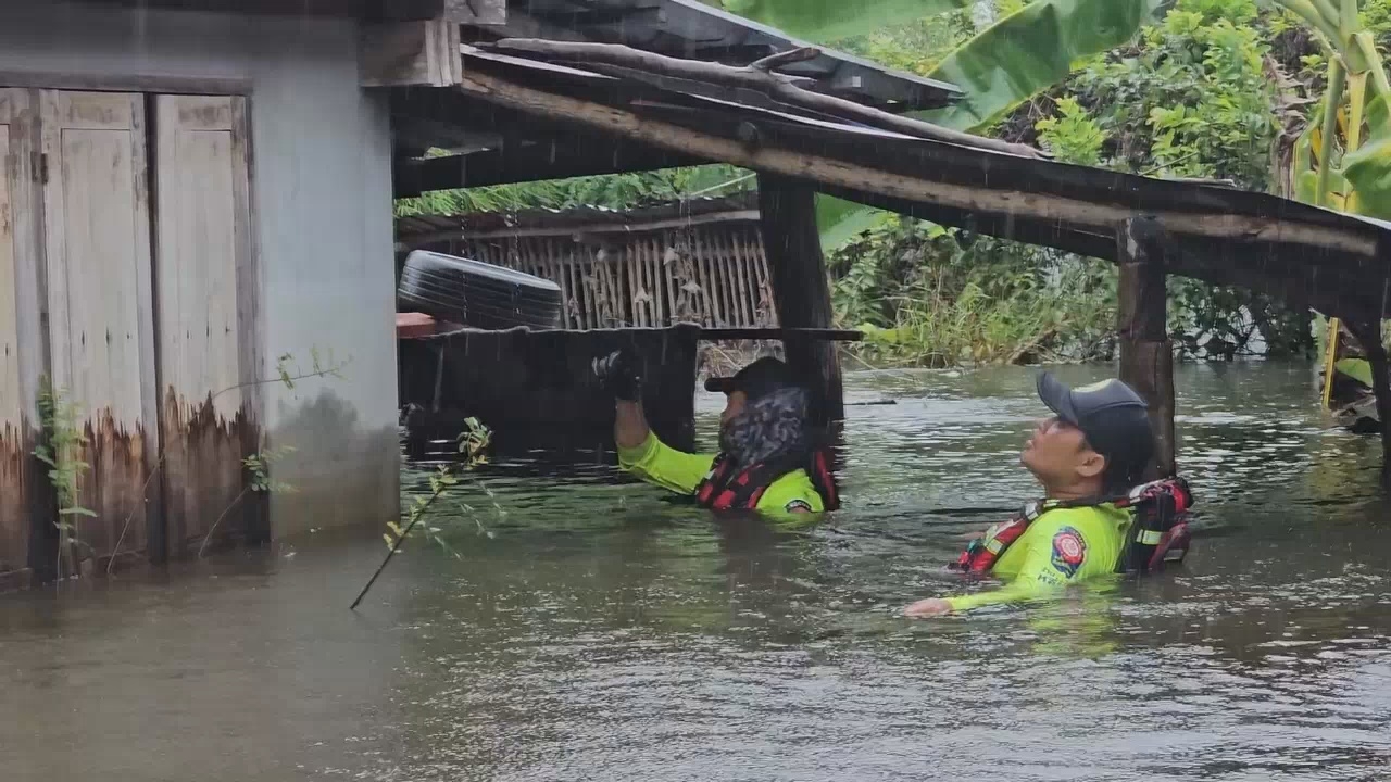 บ้านหนองลีหู จ.อุดรธานี จมบาดาล หลังอ่างห้วยหลวงระบายน้ำ เตรียมรับพายุ "ซูลิก"