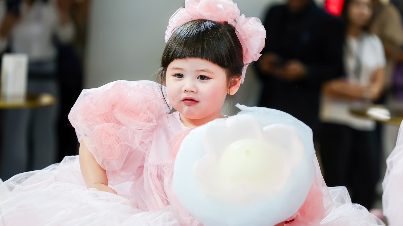 ฟังกันชัดๆ น้องเกล จับไมค์ใบ้เลขเด็ด ให้ 3 ตัวตรงเป๊ะ ได้ยินเสียงน่ารักสุดๆ (คลิป)