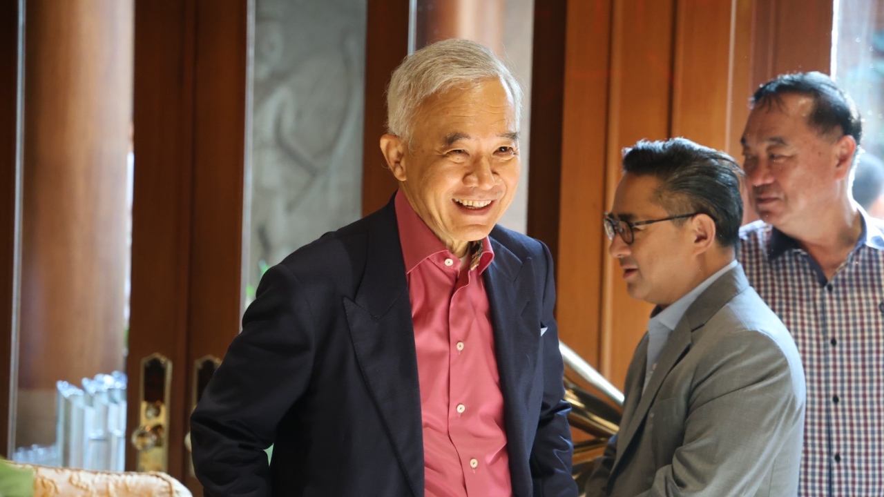 “สุวัจน์” อายุครบ 70 ปี เชื่อ รัฐบาลแจงซักฟอกฉลุย ไม่ปิดประตูร่วมเพื่อไทย