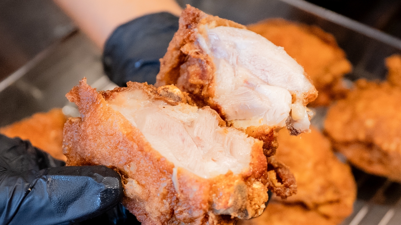 ฮาโร่ย ไก่ทอดหาดใหญ่ เปิดแฟลกชิปใจกลางกรุง ส่งตรงความหรอยแรงจากแดนใต้ 