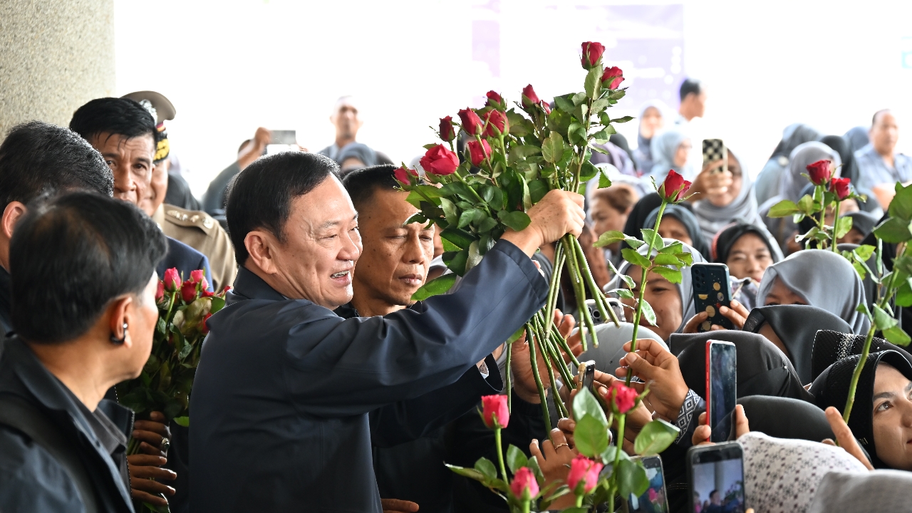 “ทักษิณ” ชมคนนราฯ ต้อนรับอบอุ่น พบปะ “ผู้นำท้องถิ่น-วันนอร์” พัฒนาชายแดนใต้