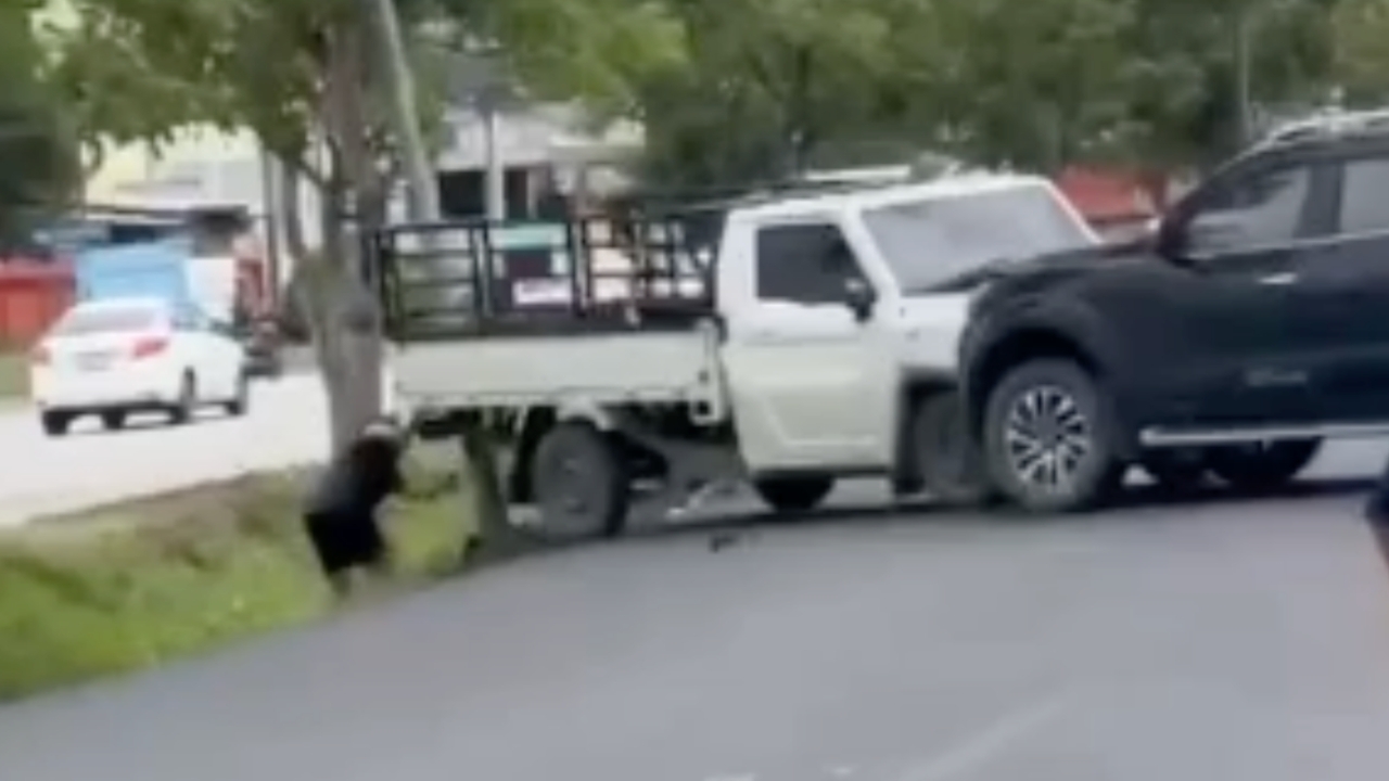 ฟังความ 2 มุม เจ้าของร้าน-ลูกค้า เปิดศึกเดือดชกต่อย ขับรถพุ่งชน ปมจอดรถ