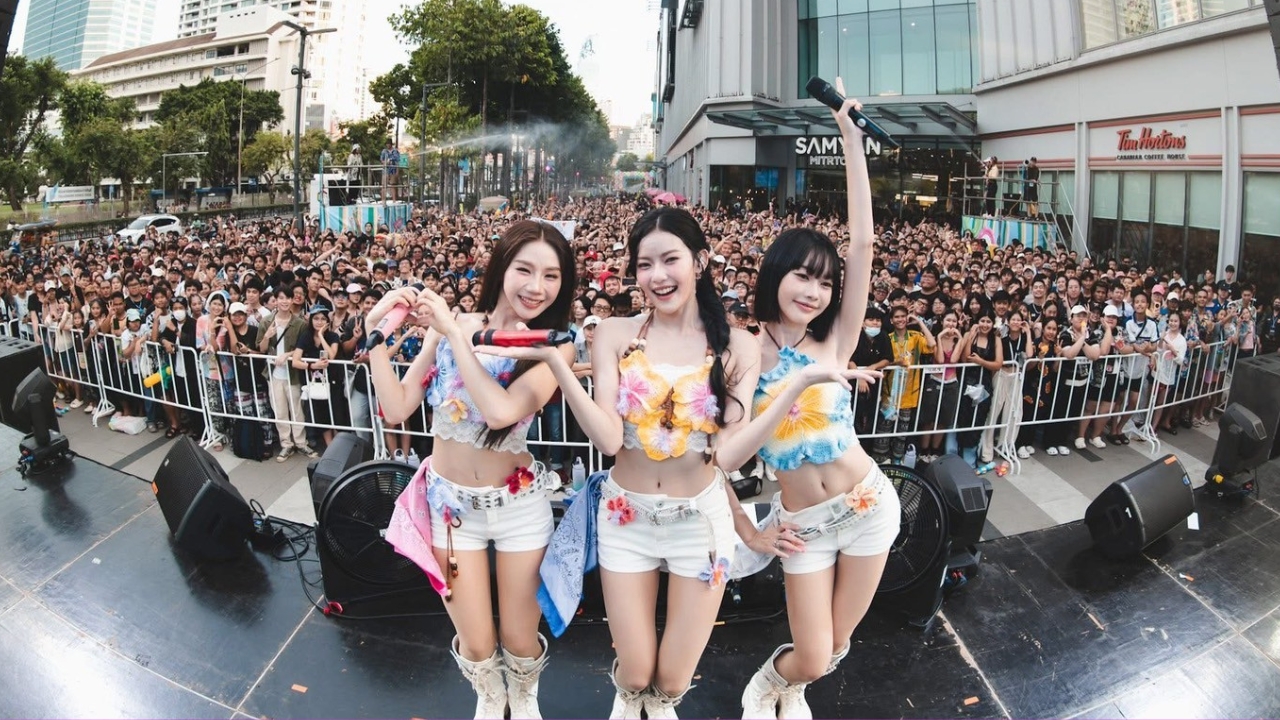 มันส์สุดขีดกับฟรีคอนเสิร์ตจากศิลปินดังตลอด 3 วัน ปักหมุดแลนด์มาร์กสงกรานต์ เปียกฉ่ำลืมร้อน 