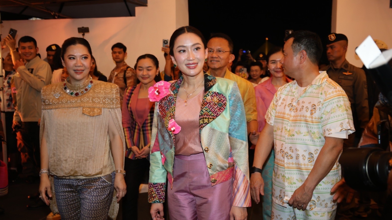 นายกฯ อิ๊งค์” เปิดงานมหาสงกรานต์ที่ท้องสนามหลวง เชื่อ ปีต่อๆ ไปยิ่งใหญ่แน่นอน