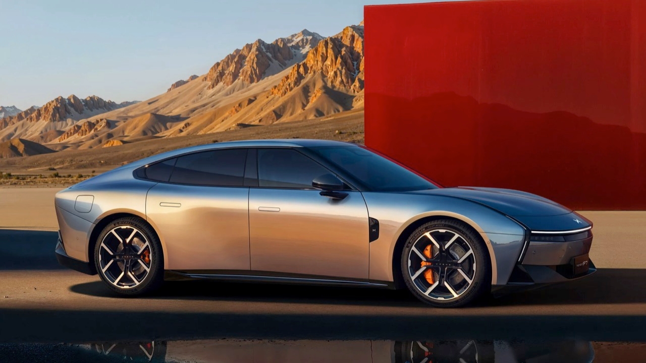 อย่างหล่อ Xpeng P7 ชาร์จเต็มวิ่งไกล 700 กิโลเมตร