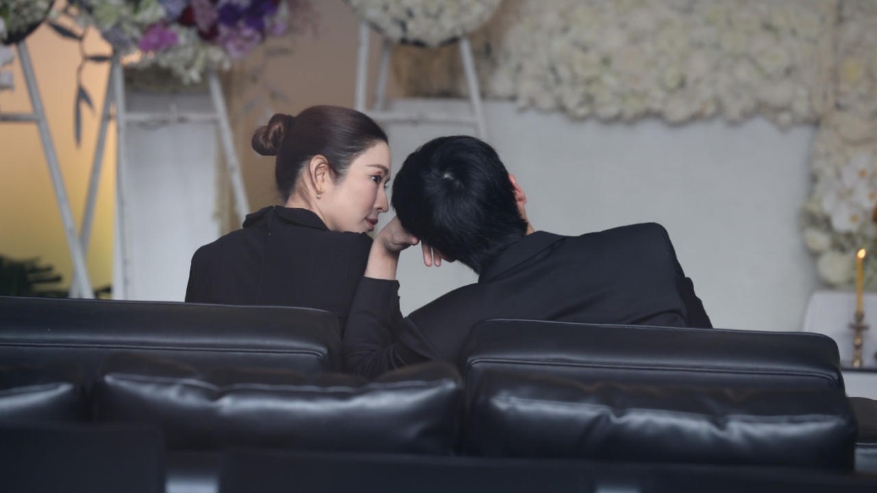 เปิดภาพ แอฟ ทักษอร อยู่เคียงข้าง นนกุล เป็นกำลังใจให้กันในวันที่สูญเสียคุณแม่