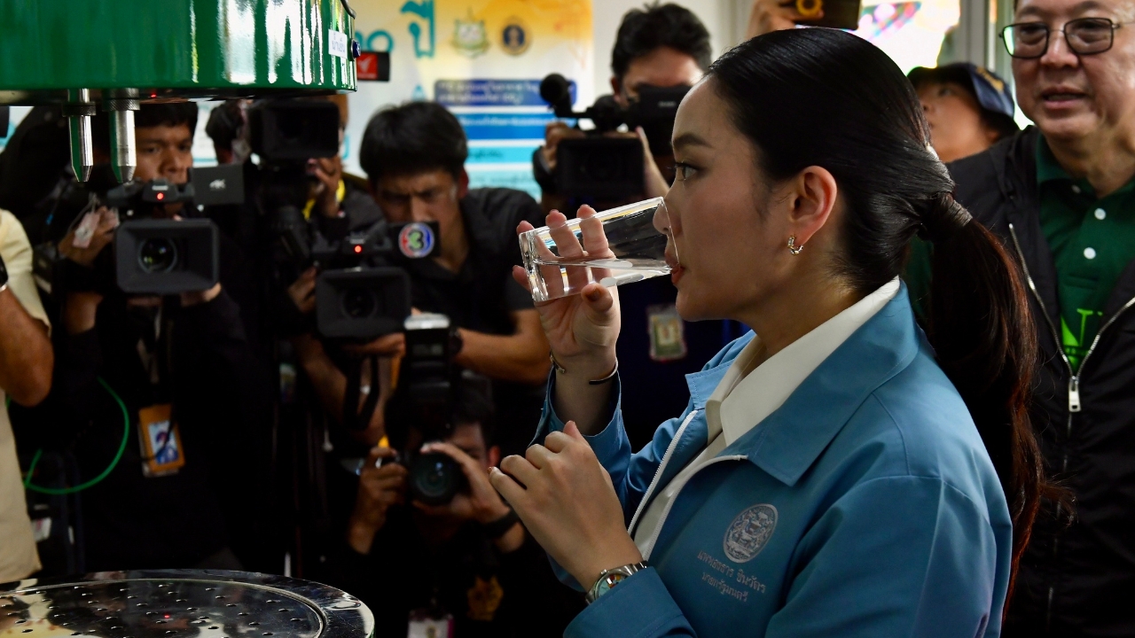 “นายกฯ” ขอบคุณรอยยิ้มชาวบ้าน เป็นกำลังใจรัฐบาล ยิ้มไม่ตอบปัญหาชายแดนไทย-กัมพูชา