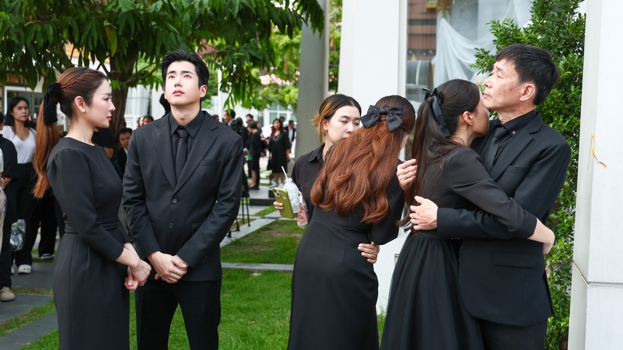 ประมวลภาพงานฌาปนกิจ "คุณแม่นนกุล" บรรยากาศเศร้า ลูกอาลัยส่งครั้งสุดท้าย