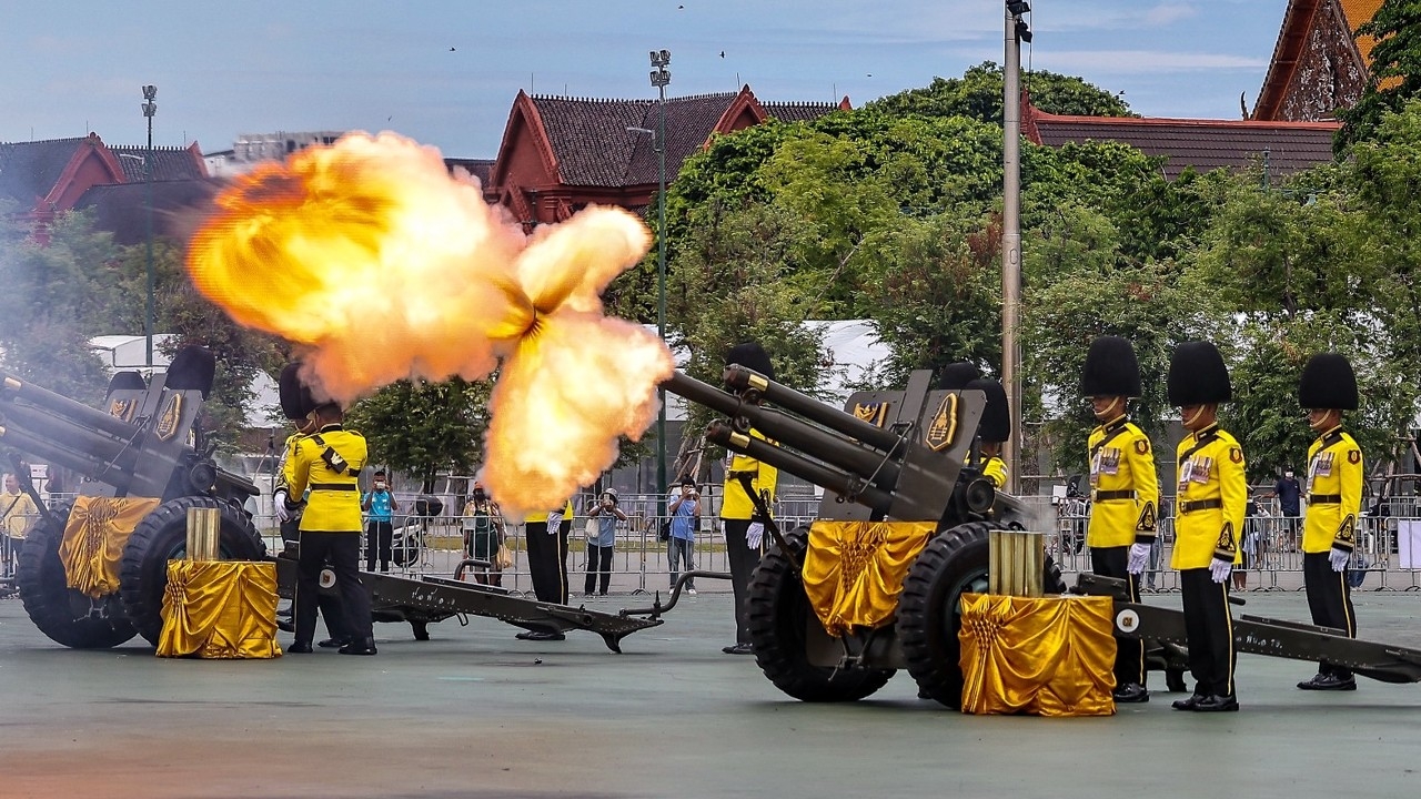 3 เหล่าทัพ ยิงสลุตหลวงเฉลิมพระเกียรติ “พระบรมราชชนนีพันปีหลวง” 