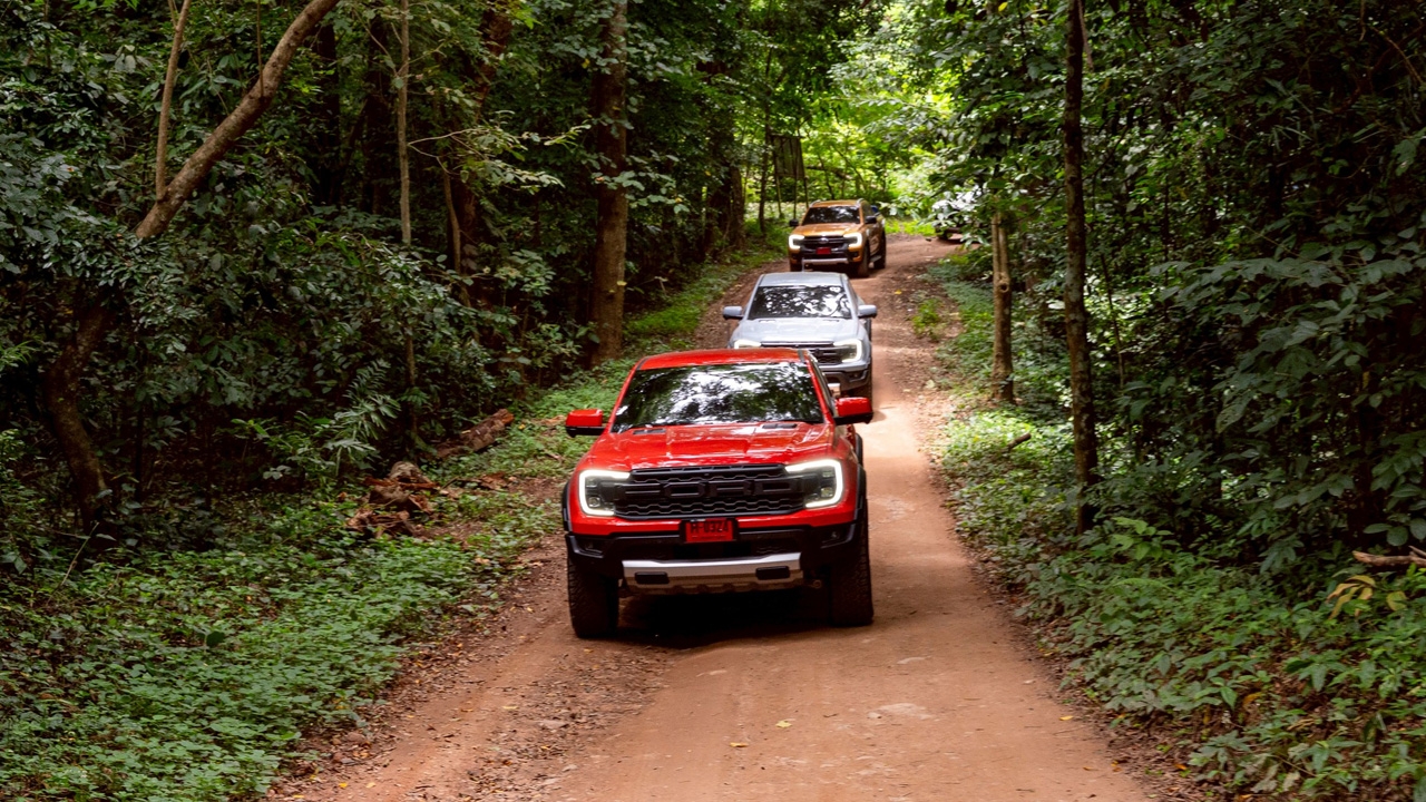 รีวิว Ford Ranger Raptor 2025 ลุยทาง On-Road และ Off-Road ขับชิลๆ ไม่ค่อยสะเทือน