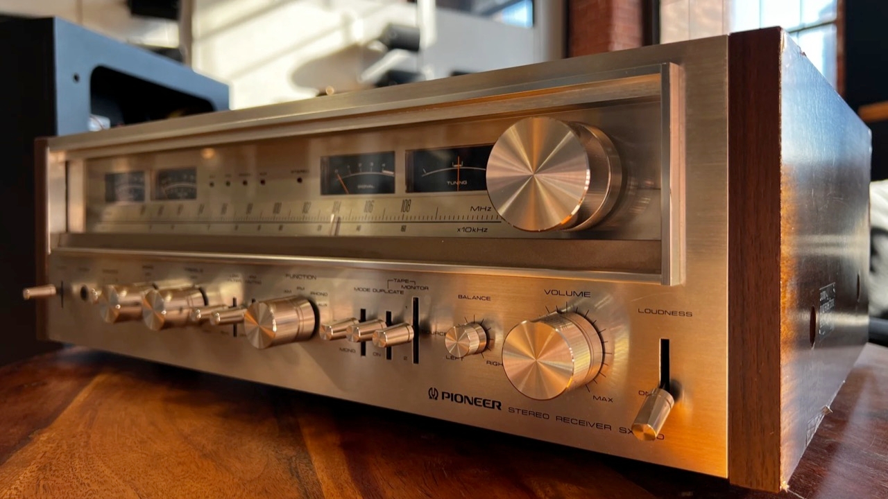 เครื่องเสียงโบราณกับวัยรุ่นยุคใหม่ 