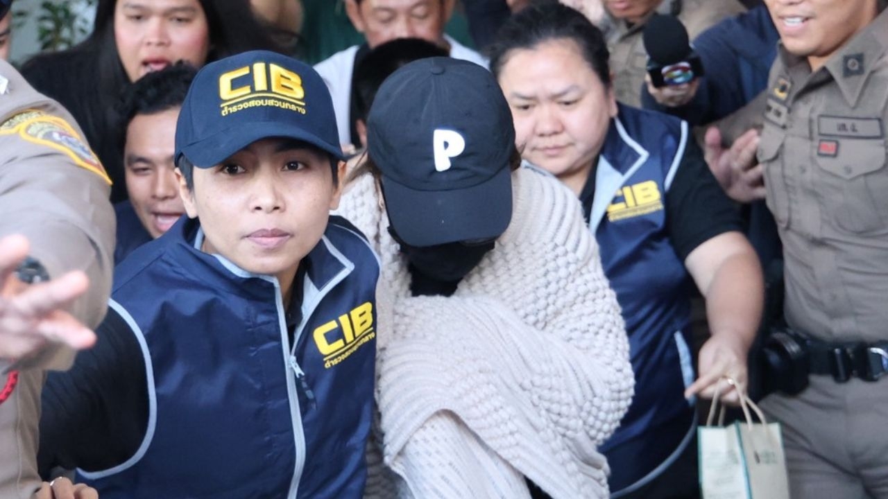 เปิดภาพนาทีตำรวจคุมตัว นานา ไรบีนา ส่งศาลอาญาฝากขังผัดแรก 