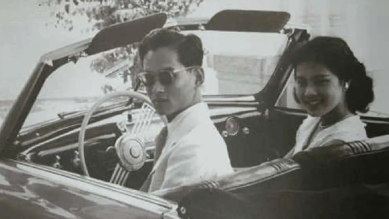 ภาพประกอบข่าว: รถยนต์พระที่นั่ง MERCEDES BENZ