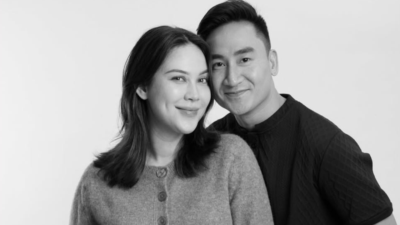 แมท ภีรนีย์ เผยภาพครอบครัวอบอุ่นแบบพร้อมหน้า ว่าที่คุณแม่ท้อง 8 เดือน ใกล้คลอดแล้ว