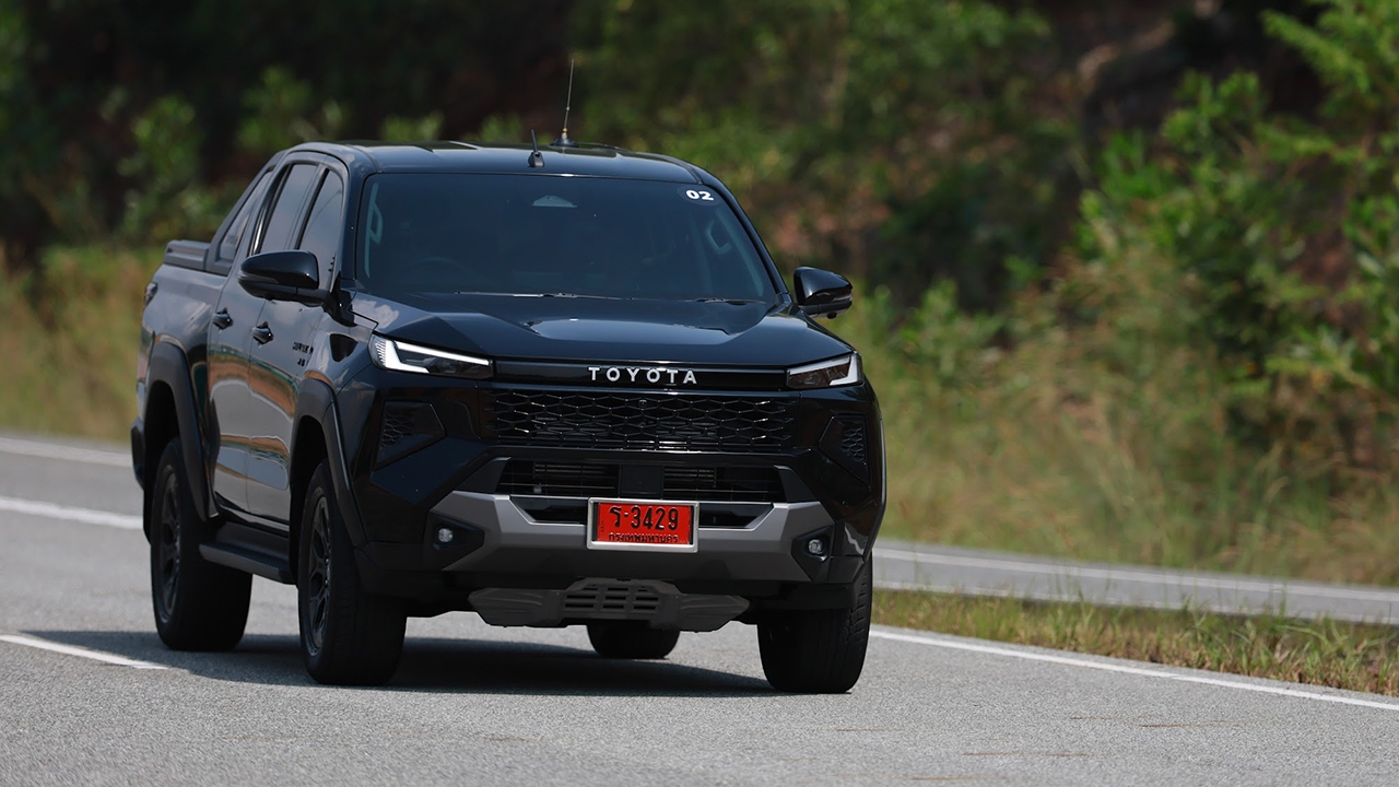 รีวิวทดลองขับ TOYOTA HILUX TRAVO OVERLAND 4TREX Plus พวงมาลัยคม ช่วงล่างนุ่ม