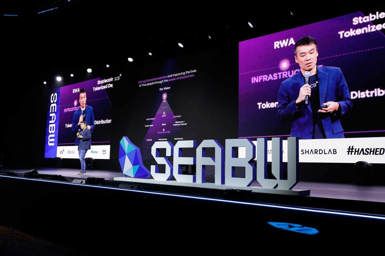 กวีวุฒิ เต็มภูวภัทร บนเวทีในงาน Southeast Asia Blockchain Week 2026