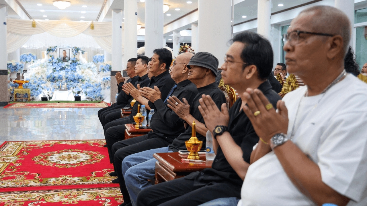 บรรยากาศสวดพระอภิธรรม เหน่ง เหม่งจ๋าย คืนที่ 5 นาย เดอะคอมเมเดี้ยน เป็นเจ้าภาพ