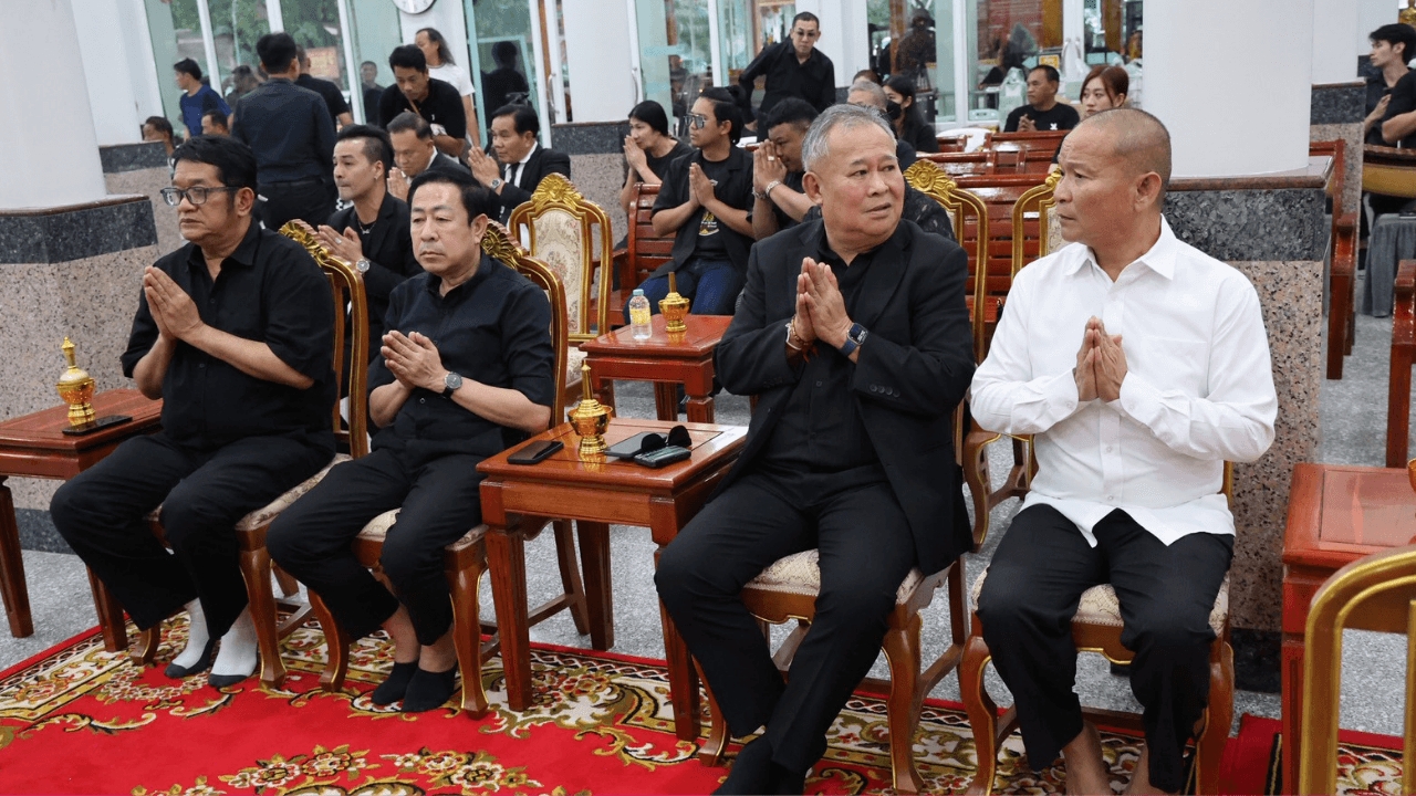 ภาพงานสวดพระอภิธรรม เหน่ง เหม่งจ๋าย คืนสุดท้าย หม่ำ จ๊กมก เป็นเจ้าภาพ