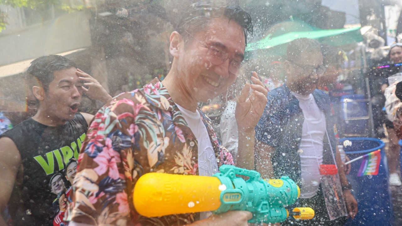 “อ.เชน ยศชนัน” ร่วมฉลองสงกรานต์สีลม ย้ำเศรษฐกิจต้องเดินหน้า แม้เผชิญวิกฤตพลังงาน