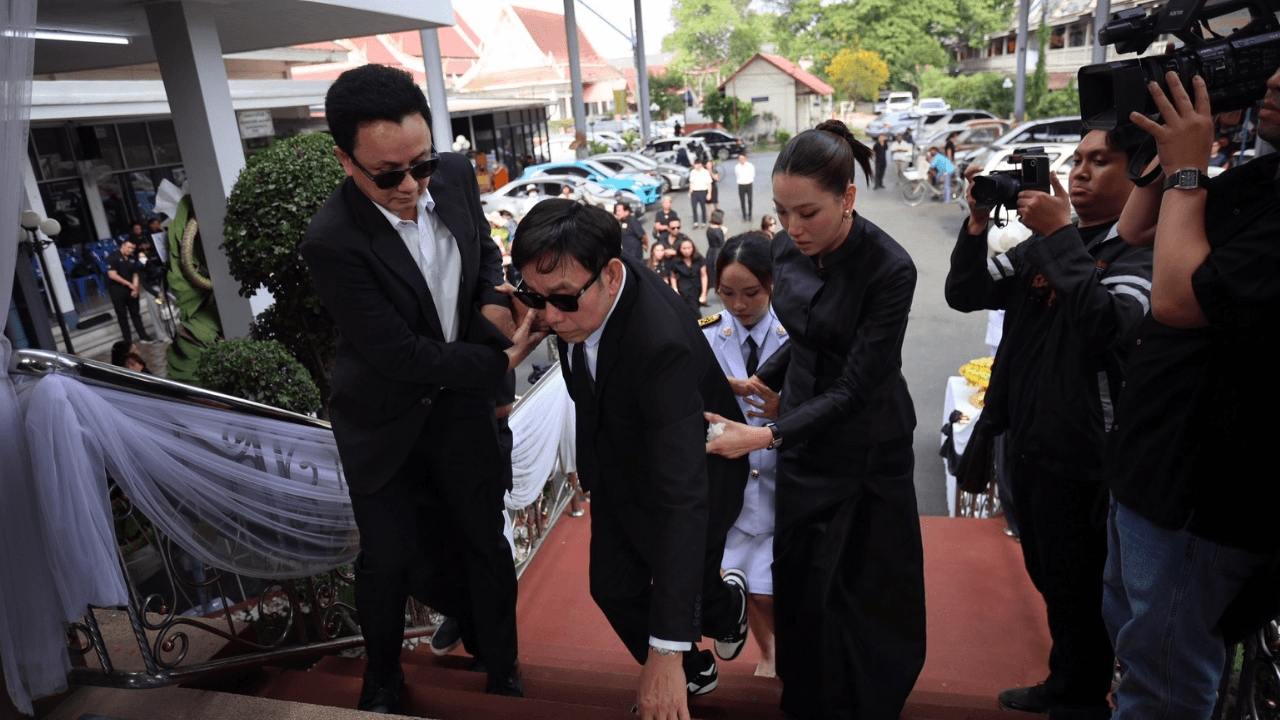 ภาพบรรยากาศพิธีฌาปนกิจ มุกดา ภรรยา หนึ่ง นึกคิด ไร้เงา กุญแจซอล ส่งแม่ครั้งสุดท้าย