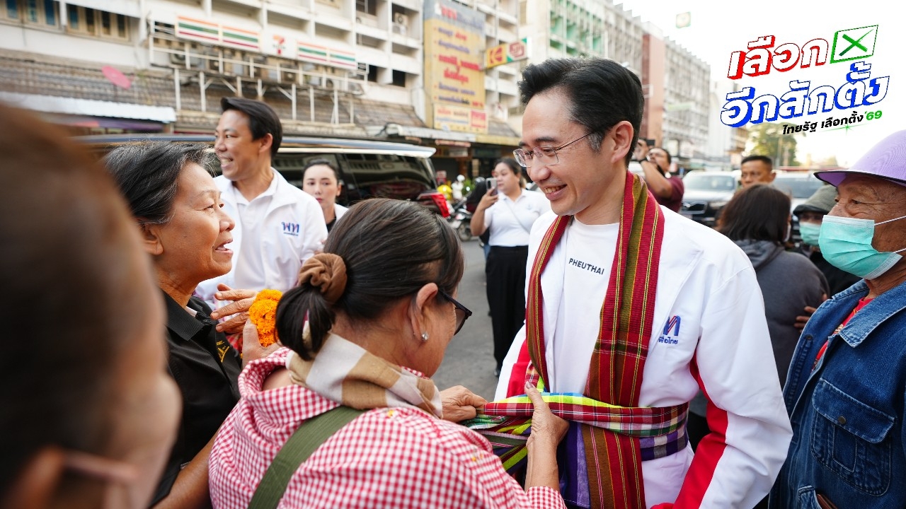 “ยศชนัน” สักการะอนุสาวรีย์เจ้าพ่อพญาแล ก่อนลุยหาเสียง เจอแม่ค้าอวยพร ให้ได้เป็นนายกฯ