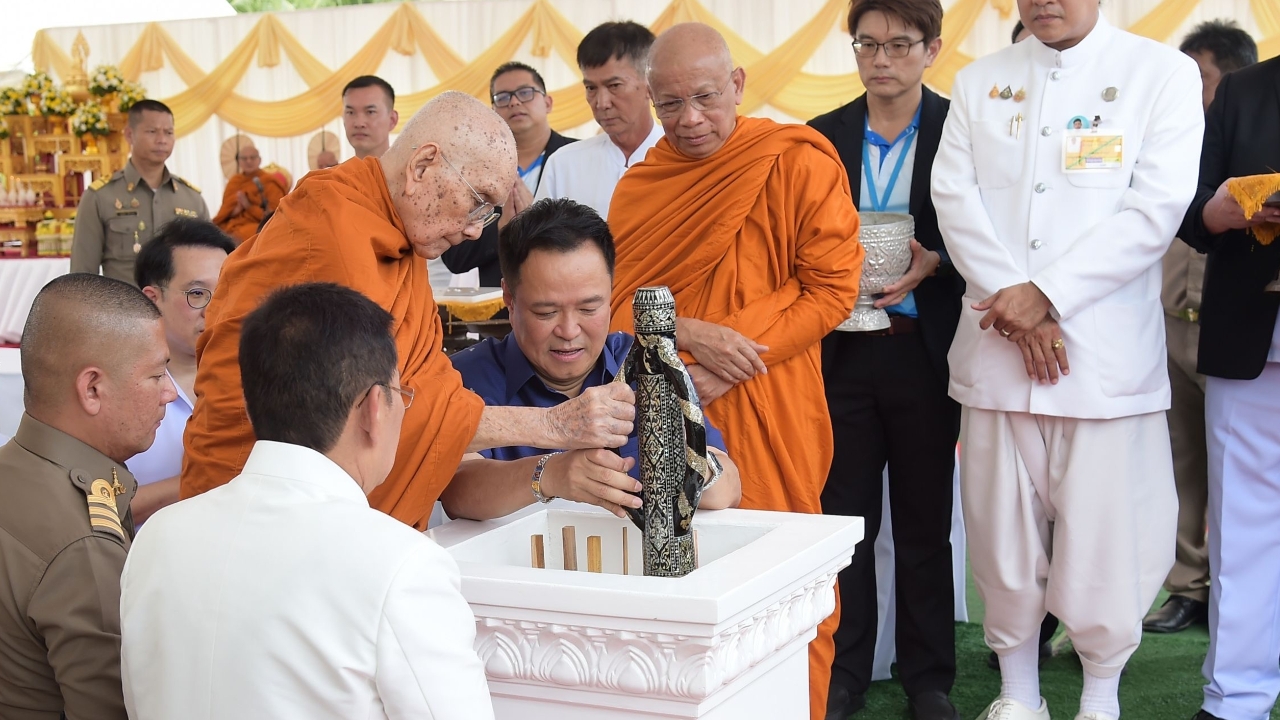 “สมเด็จพระสังฆราช” เสด็จวางศิลาฤกษ์ 2 อาคาร รพ.สมเด็จพระสังฆราช (อมฺพรมหาเถร)