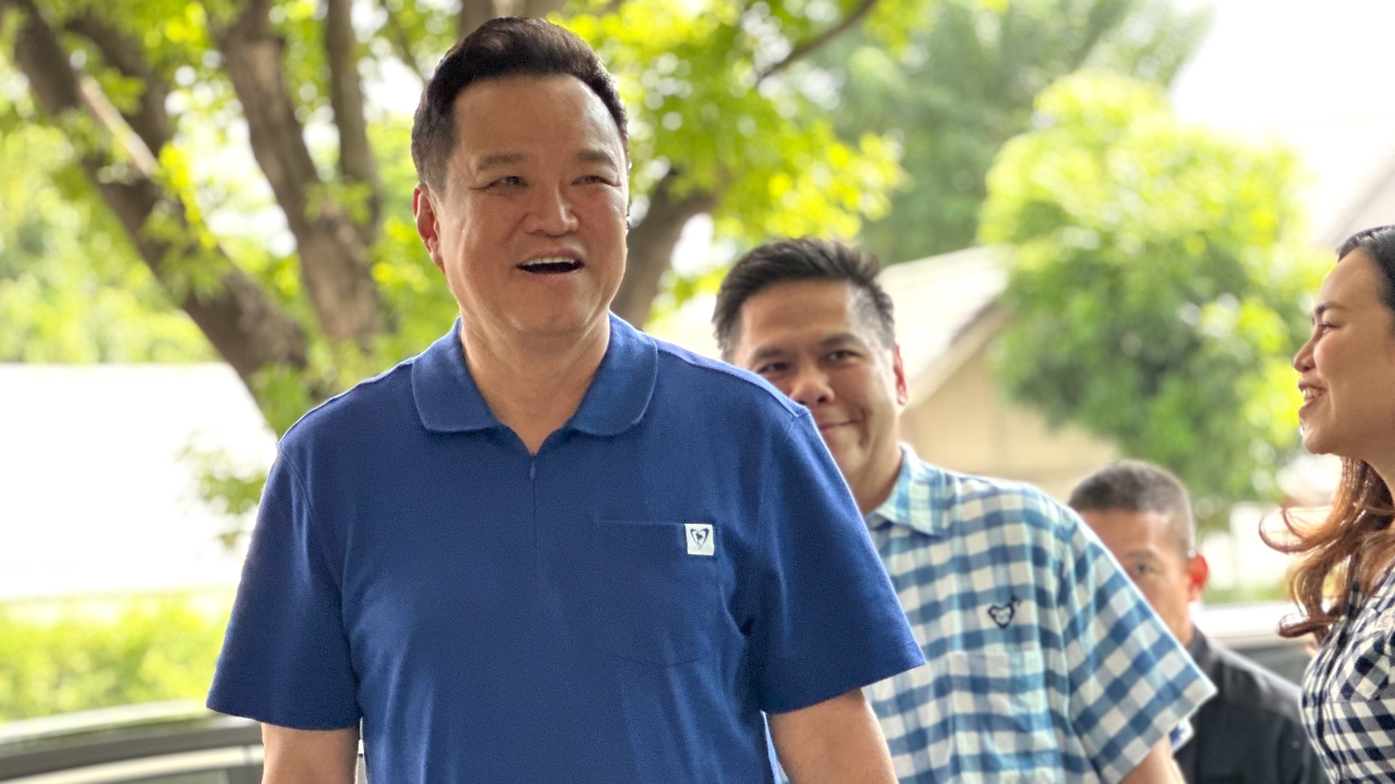 “อนุทิน” นำประชุม สส. นักการเมือง-คนดังส่งดอกไม้อวยพรวันเกิดครบ 60 ปี