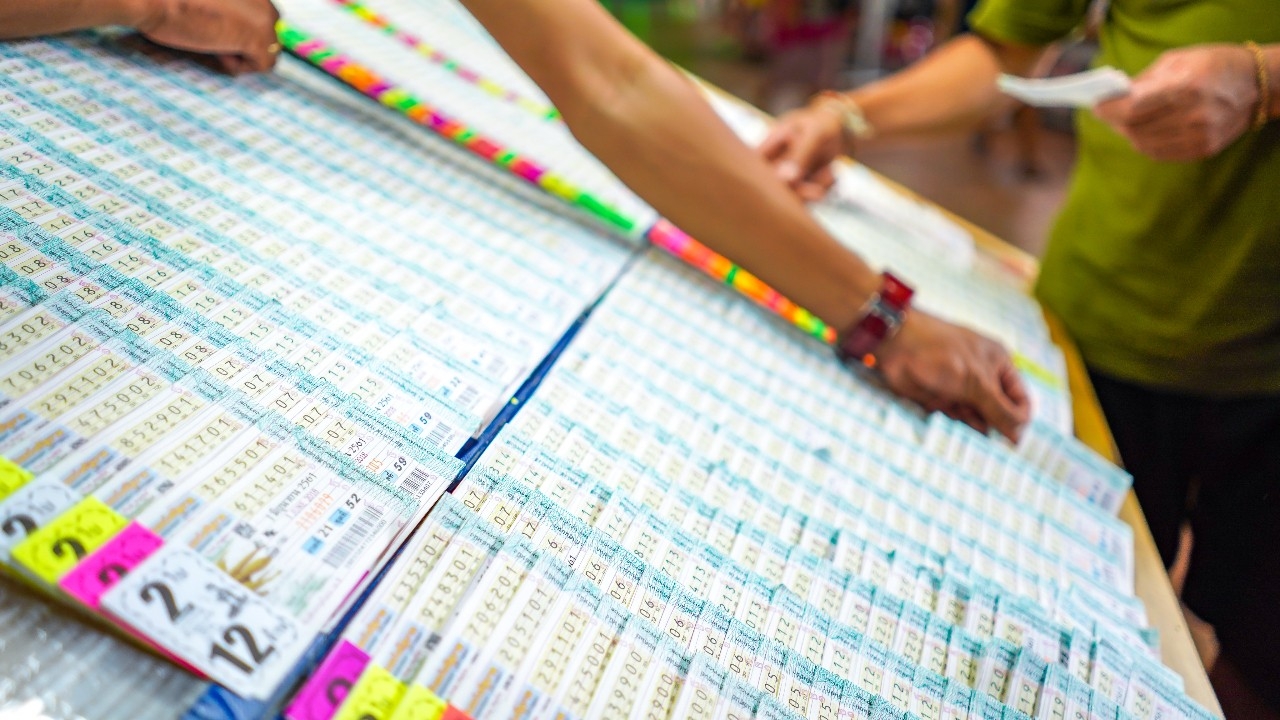 รวมเลขเด็ด 2/1/68 หวยงวดล่าสุด บ่ายวันนี้ ลุ้นใครจะได้เป็นเศรษฐีรวยรับปีใหม่