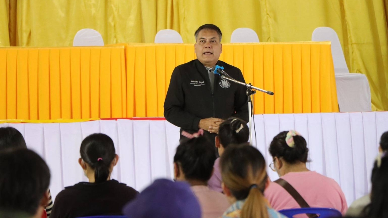 กระทรวงแรงงาน ลงพื้นที่ จ.นครพนม เร่งช่วยลูกจ้าง 252 ชีวิต โรงงานปิด ถูกลอยแพ 