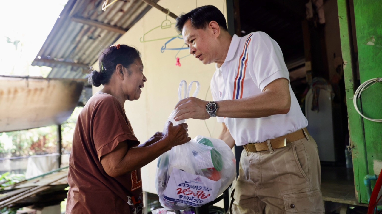 “พีระพันธุ์” ลุยฟื้นฟูกรุงเทพฯ ตะวันออก หลายจุดยังไร้เยียวยา ชี้ น้ำลดแต่ความเดือดร้อนยังไม่ลดตาม