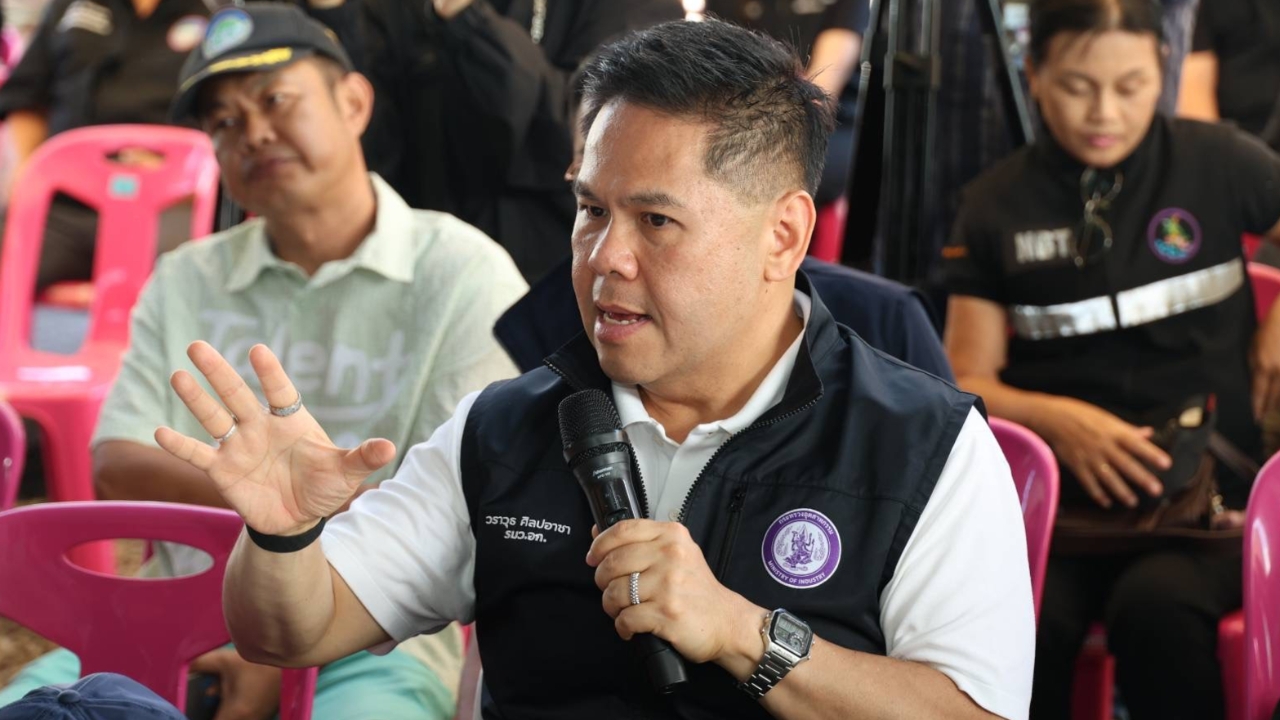“วราวุธ” ลุยแก้ปัญหาคราบน้ำมันรั่วไหลปราจีนฯ กำชับเยียวยาความเสียหาย-ความรู้สึกชาวบ้าน