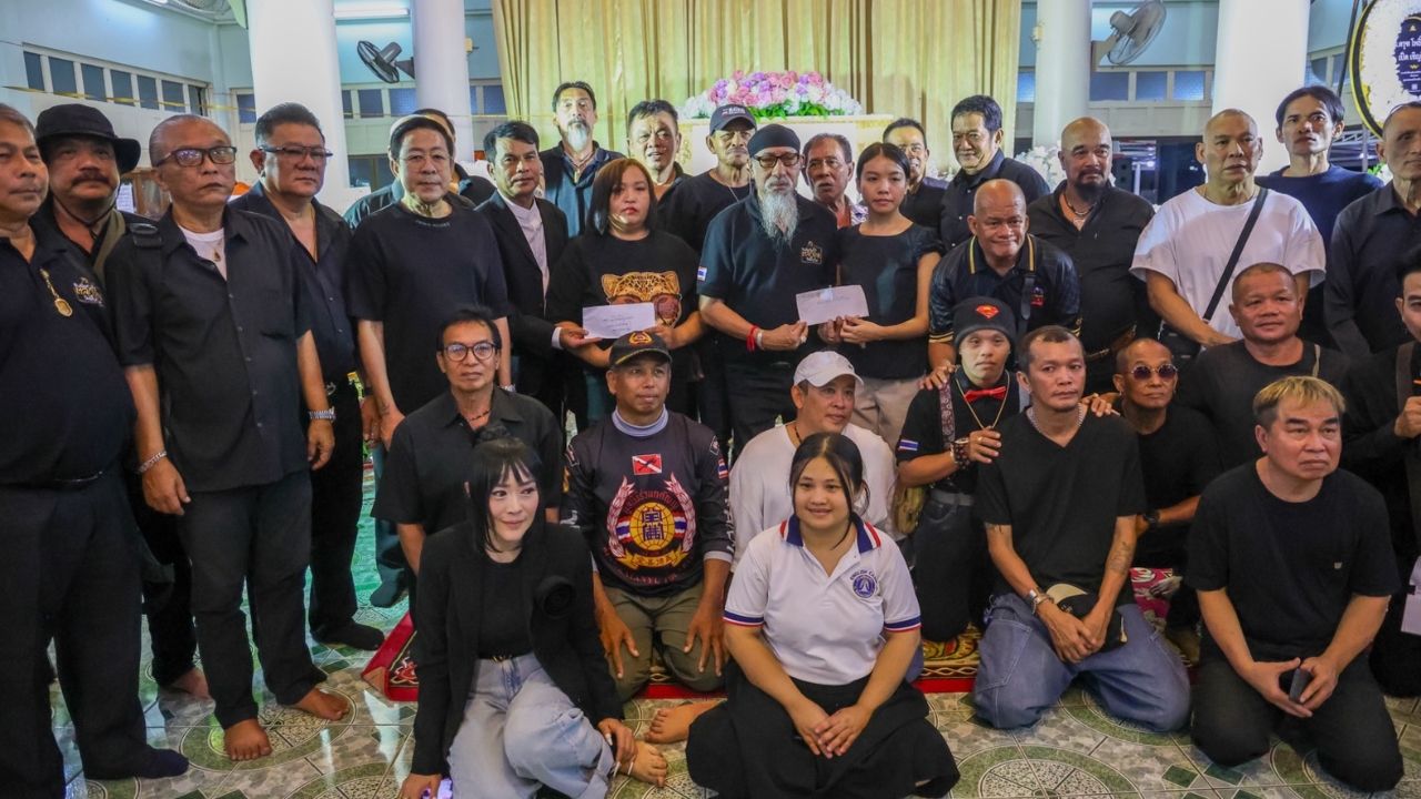 บรรยากาศสวดอภิธรรมคืนแรก "โอเลี้ยง เชิญยิ้ม" เพื่อนตลกร่วมอาลัย 