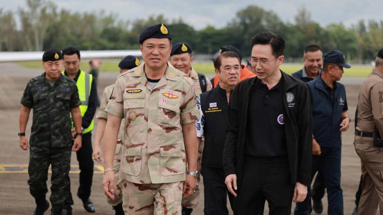 “ยศชนัน” ต้อนรับนายกฯ บินถึง จ.น่าน เตรียมประชุมแก้ปัญหาอุทกภัยภาคเหนือ-อีสาน