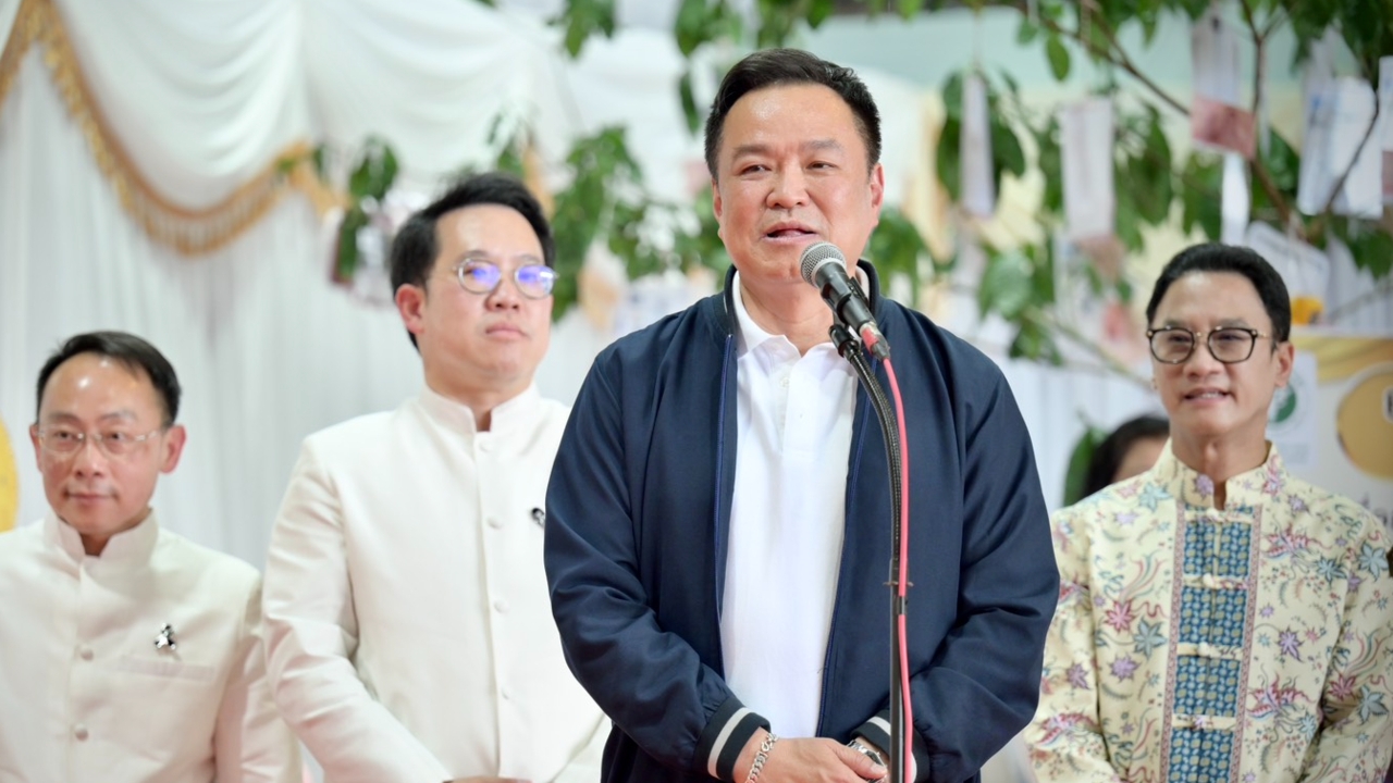 “อนุทิน” นำทอดผ้าป่าสามัคคี ยอด 20 ล้าน จัดซื้ออุปกรณ์การแพทย์ รพ.ระนอง
