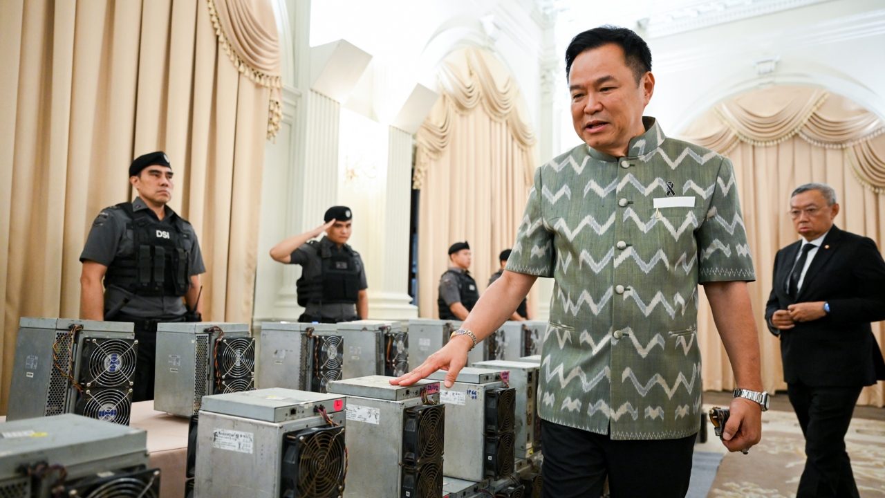 นายกฯ นำแถลงเปิดปฏิบัติการ Silent Volt บุกค้น 7 จุด ทลายเครือข่ายลักลอบใช้ไฟหลวงขุดคริปโต