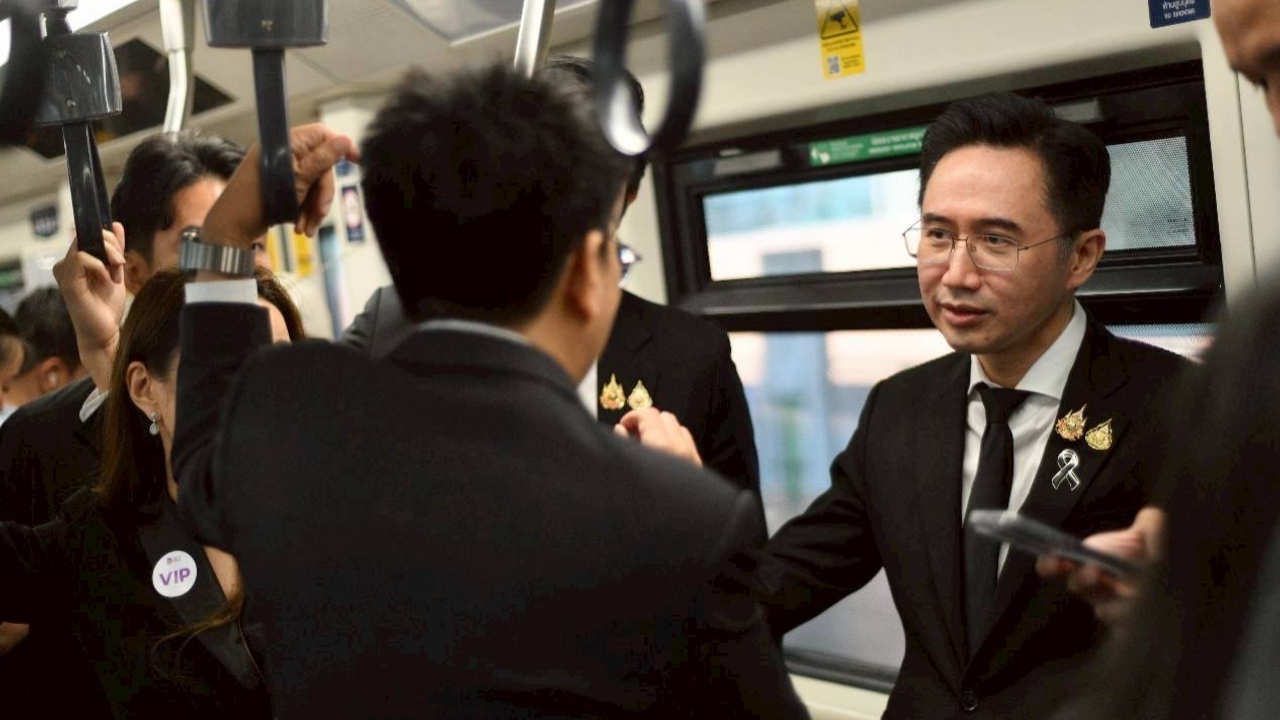 ชั่วโมงเร่งด่วน! “อ.เชน” ขึ้นรถไฟฟ้า BTS ไปเปิดงาน SITE 2026 ปลุกพลังสตาร์ทอัพไทย ที่สยามพารากอน