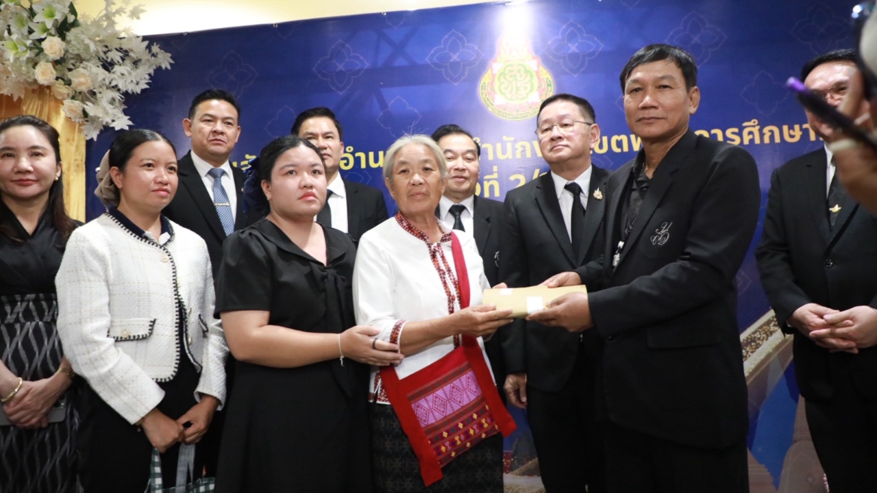 จบด้วยดี! ม.สวนดุสิต เยียวยา “ครูนิ่ม” 4 แสน รับข้อเสนอคืนถิ่นกลับไปสอนโรงเรียนบ้านเกิด