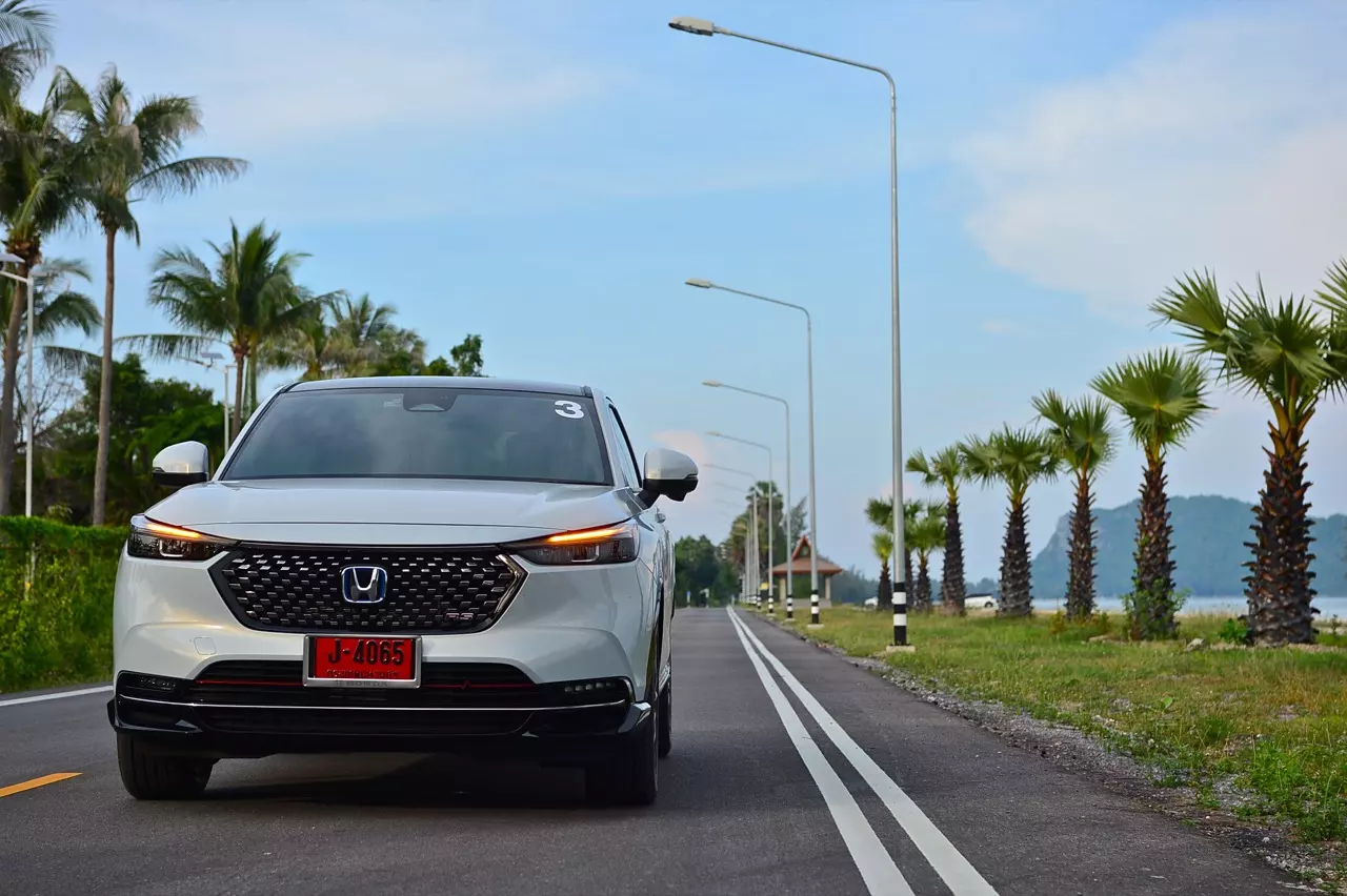 สัมผัสแรก ทดสอบ HONDA NEW HR-V e:HEV RS 