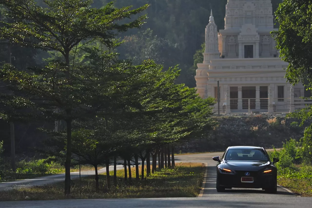 ลองของหรู! ทดสอบ LEXUS IS300h HYBRID F SPORT FACELIFT 2021