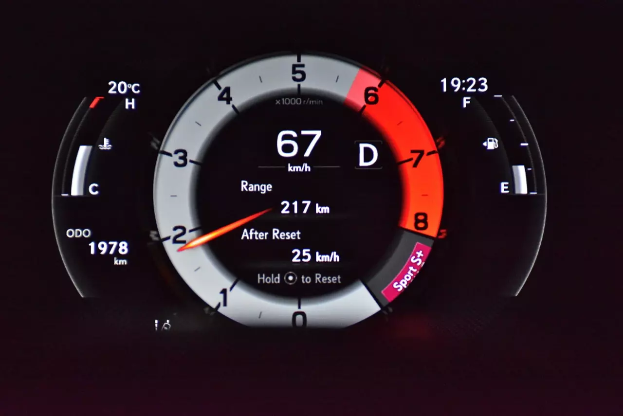 ลองของหรู! ทดสอบ LEXUS IS300h HYBRID F SPORT FACELIFT 2021