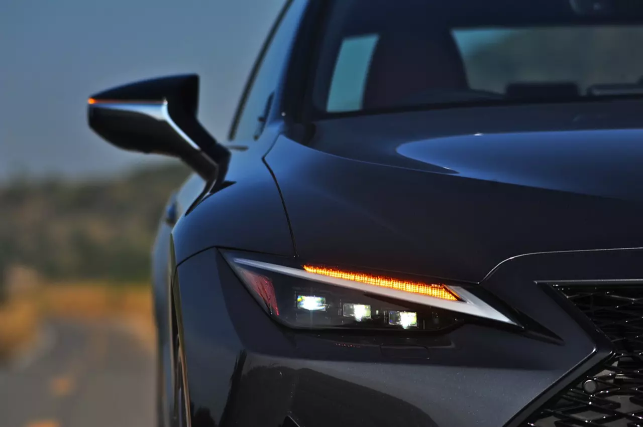 ลองของหรู! ทดสอบ LEXUS IS300h HYBRID F SPORT FACELIFT 2021