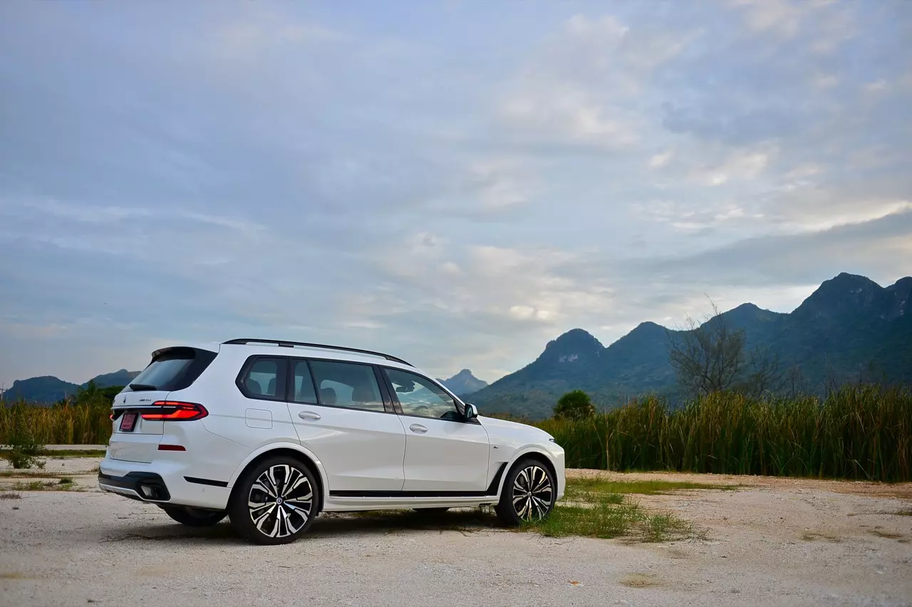 ประกอบไทยราคาดีงาม ทดสอบ BMW X7 xDRIVE40d M SPORT LCI 2023