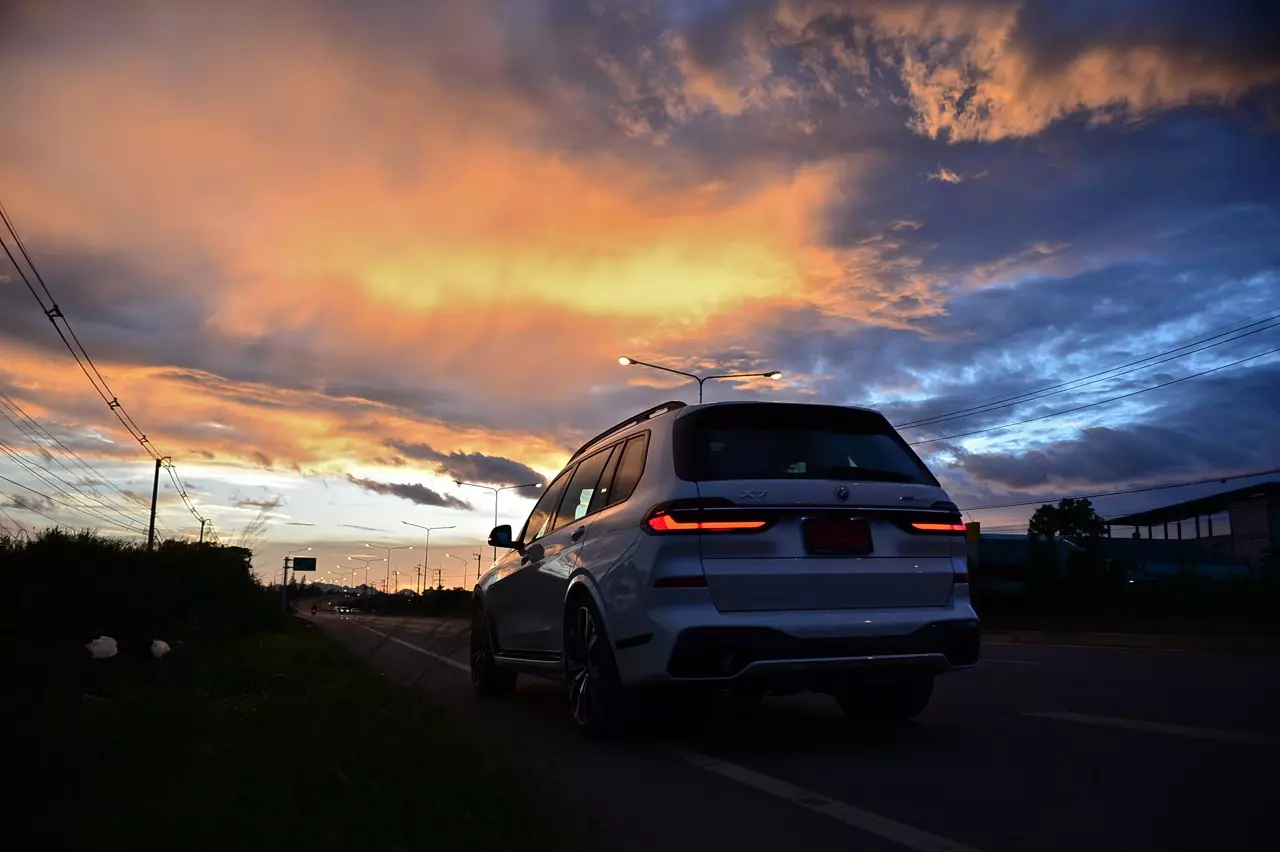 ประกอบไทยราคาดีงาม ทดสอบ BMW X7 xDRIVE40d M SPORT LCI 2023