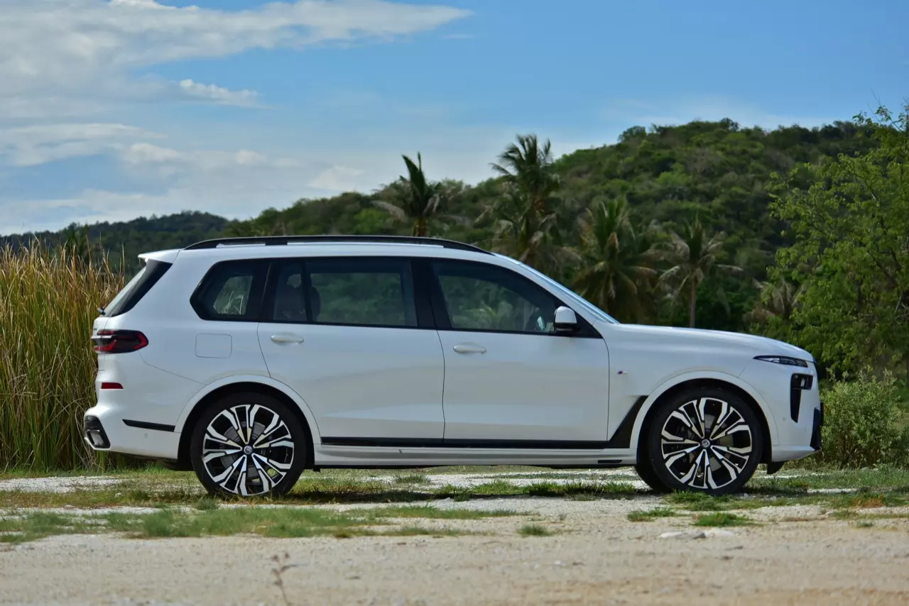 ประกอบไทยราคาดีงาม ทดสอบ BMW X7 xDRIVE40d M SPORT LCI 2023