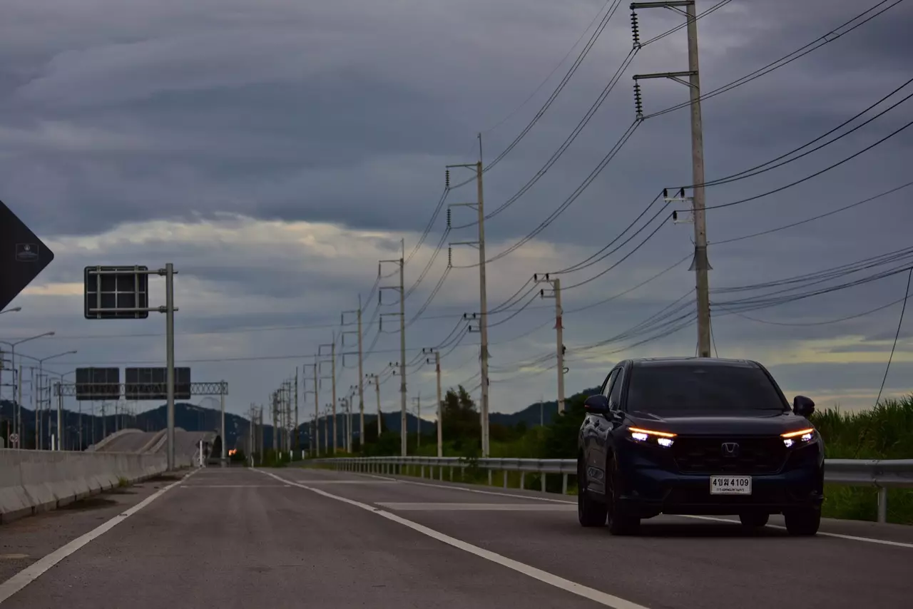 17 กิโลลิตร กับเบาะดูดวิญญาณ ทดสอบ HONDA CR-V ES e:HEV 2WD 5 ที่นั่ง