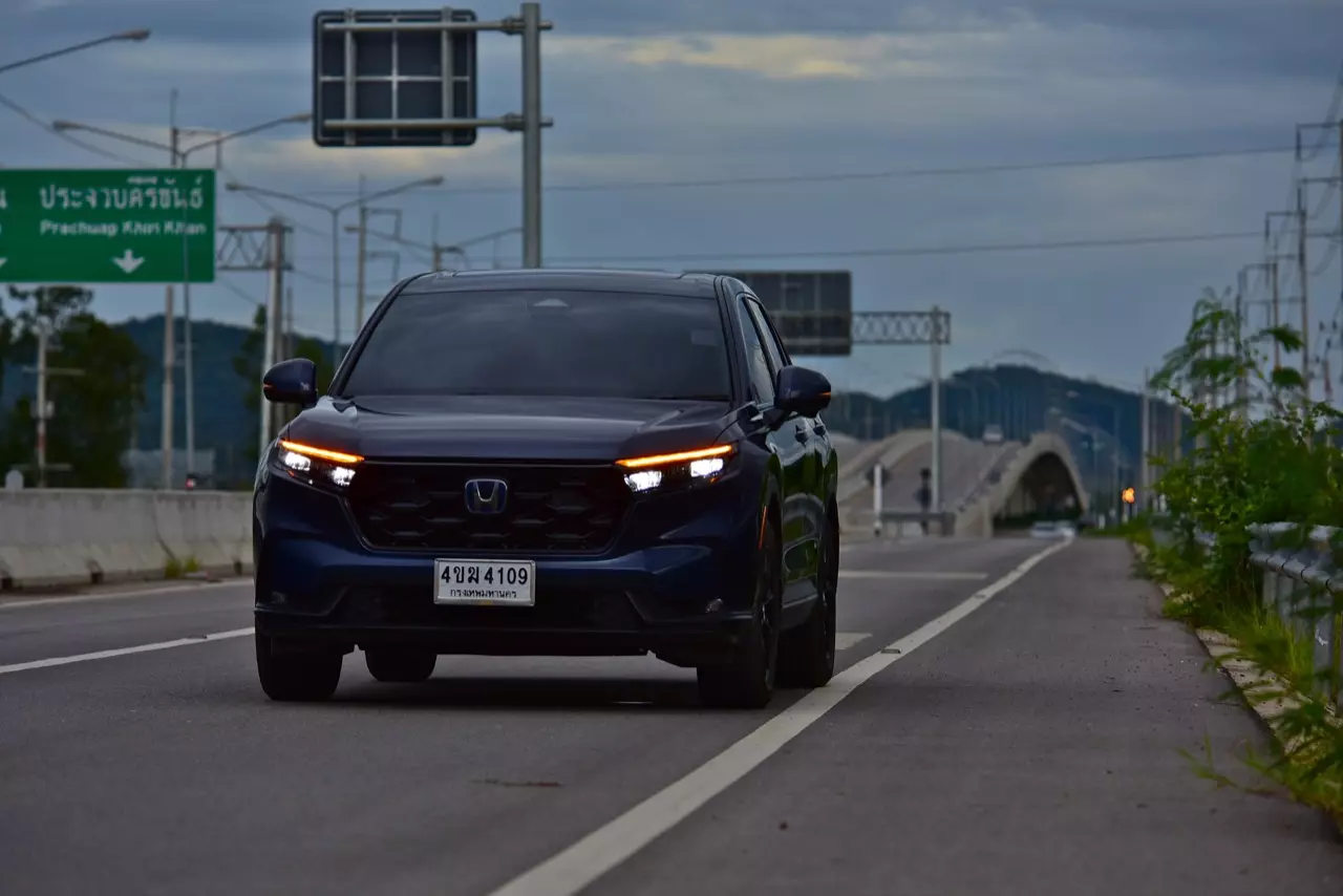17 กิโลลิตร กับเบาะดูดวิญญาณ ทดสอบ HONDA CR-V ES e:HEV 2WD 5 ที่นั่ง