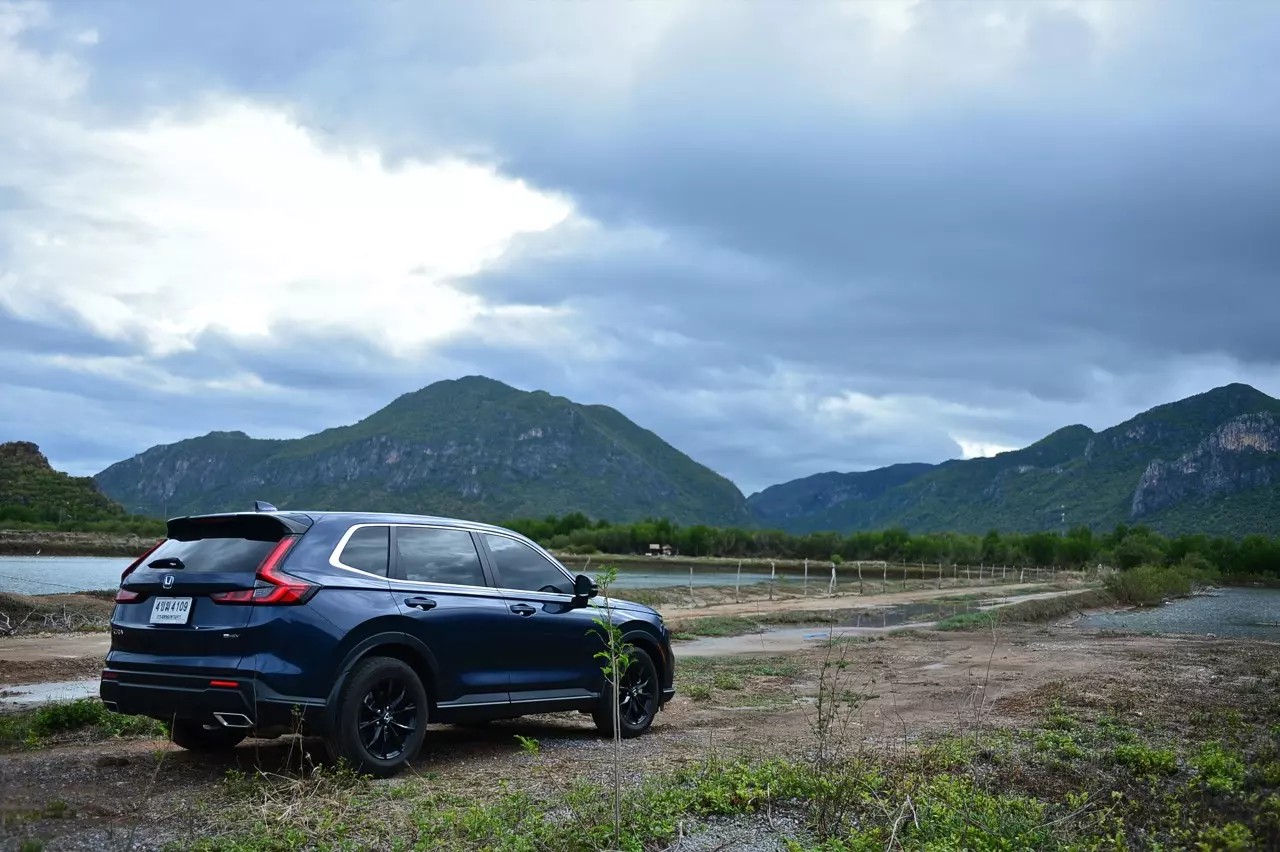 17 กิโลลิตร กับเบาะดูดวิญญาณ ทดสอบ HONDA CR-V ES e:HEV 2WD 5 ที่นั่ง