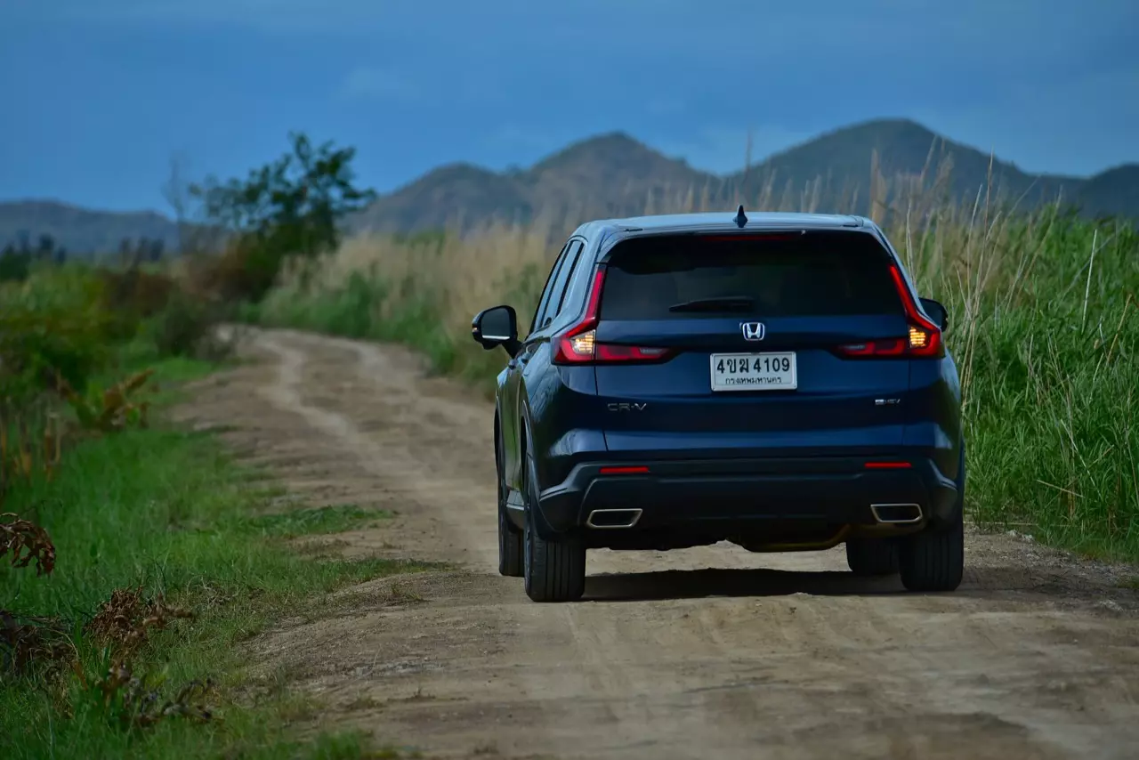 17 กิโลลิตร กับเบาะดูดวิญญาณ ทดสอบ HONDA CR-V ES e:HEV 2WD 5 ที่นั่ง