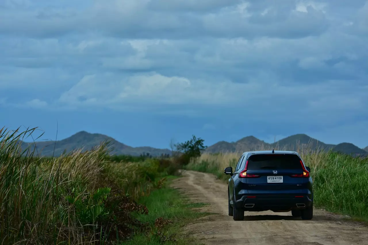 17 กิโลลิตร กับเบาะดูดวิญญาณ ทดสอบ HONDA CR-V ES e:HEV 2WD 5 ที่นั่ง